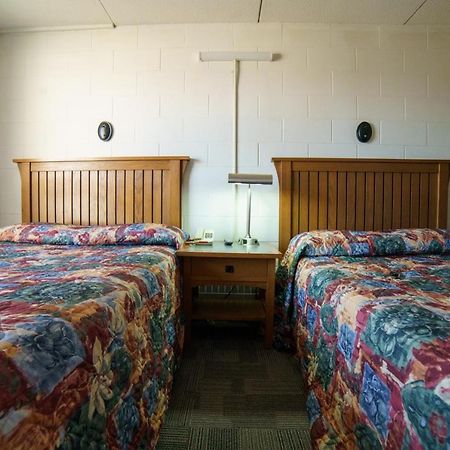Capone'S Hideaway Motel Moose Jaw Exterior photo
