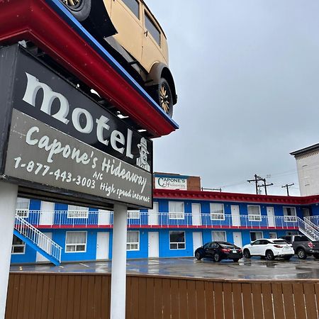 Capone'S Hideaway Motel Moose Jaw Exterior photo